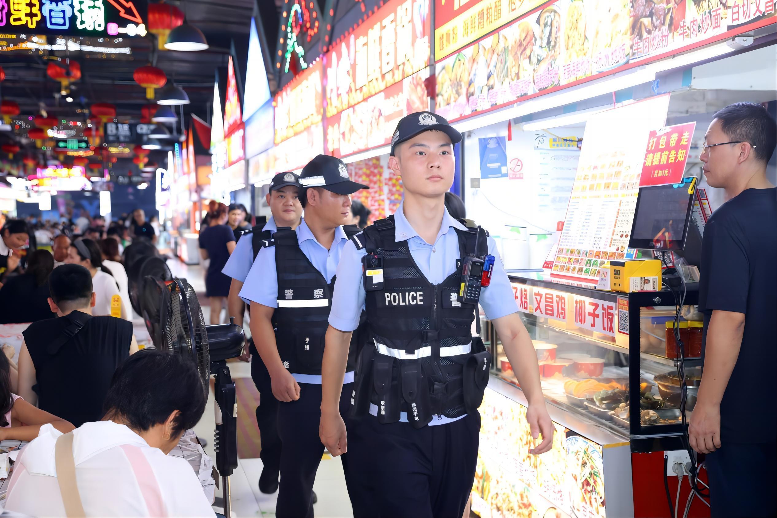 三亞警方啟動(dòng)夏夜社會(huì)面巡邏防控專項(xiàng)行動(dòng)
